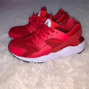 Red Nike Huarache Run